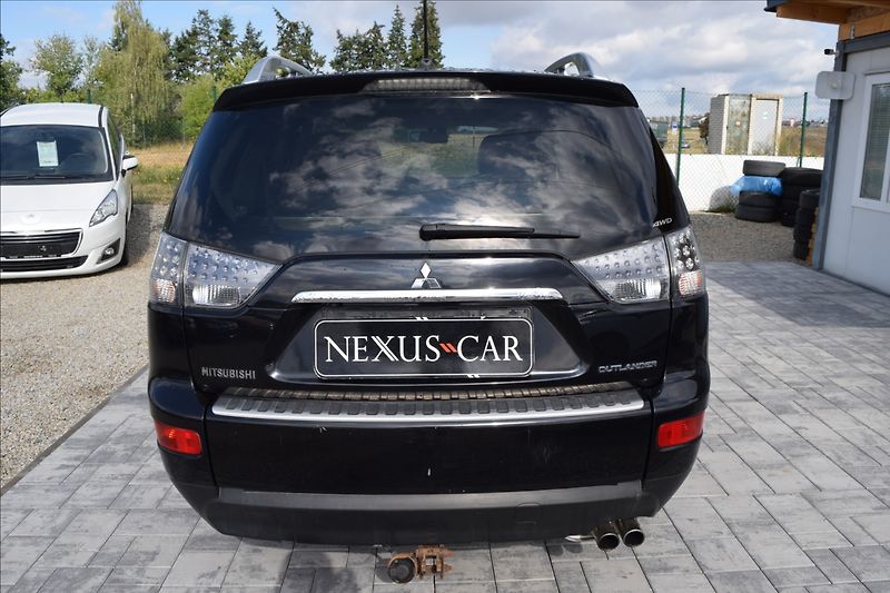 Mitsubishi Outlander 2,2 d 115KW TAŽNÉ 7MÍST 4X4 - fotka 6 z 51