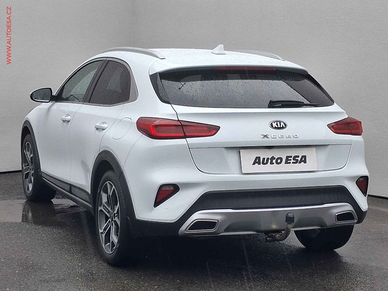 Kia XCeed (2020) 1.6 CRDi, 2.maj,ČR, TZ, LED - fotka 6 z 20
