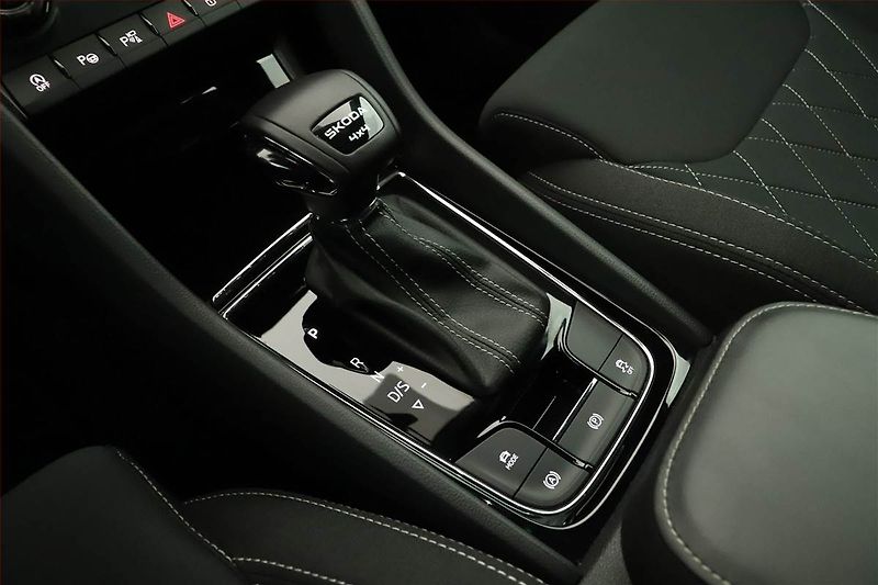 Škoda Karoq (2024) 2.0 TDI, Sportline, Navigace - fotka 10 z 16