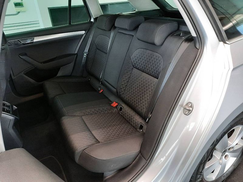Škoda Superb (2022) Combi 2.0 TDI (110kW/150k) DSG - fotka 9 z 26