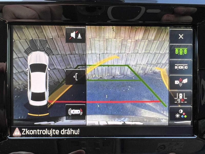 Škoda Superb 1.8 TSi 132 kW 50.000KM DSG - fotka 19 z 20