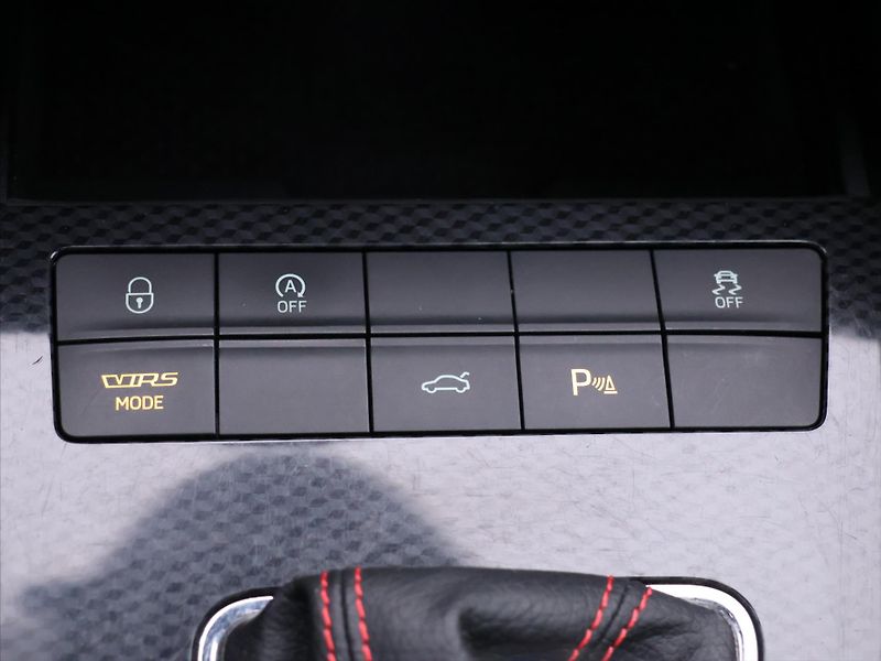 Škoda Octavia 2,0 TDI RS 4x4 DSG Virtual LED - fotka 32 z 43