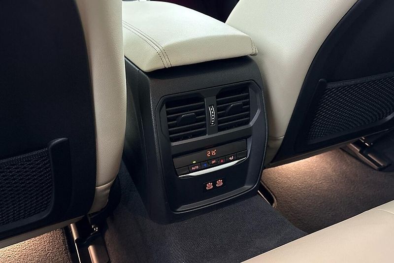 BMW i4 eDrive40 - fotka 24 z 26