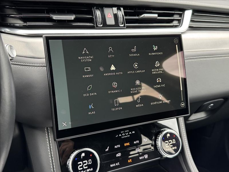 Jaguar F-Pace 3,0 P400 R-Dynamic SE AWD AT - fotka 20 z 31