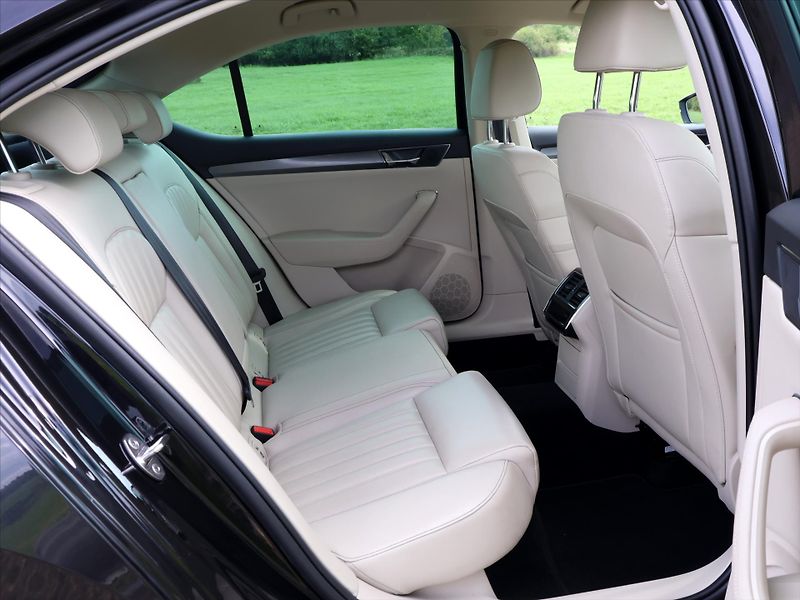 Škoda Superb 2,0 TDI 147kW DSG Style 4x4 CZ - fotka 13 z 45