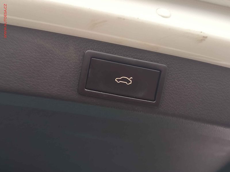 Škoda Octavia (2014) 2.0 TDi, ČR, RS, DSG, bixen - fotka 19 z 20