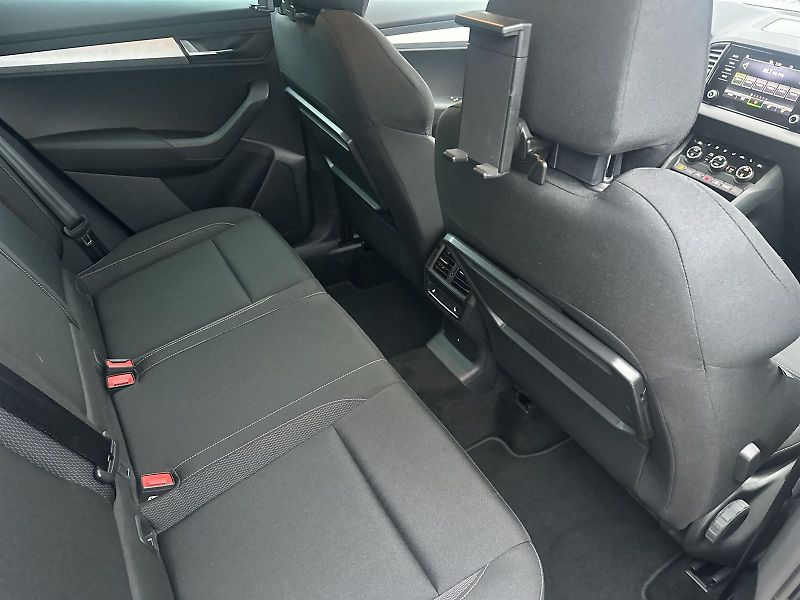 Škoda Karoq (2024) 2.0 TDI Selection Drive - fotka 11 z 34