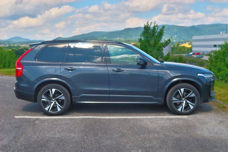 Volvo XC90 (2020) R-Design B5 AWD - fotka 6 z 21