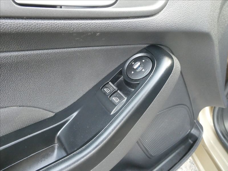 Ford Fiesta 1,2 i 60kW 1.MAJITEL, SERVISKA - fotka 30 z 44