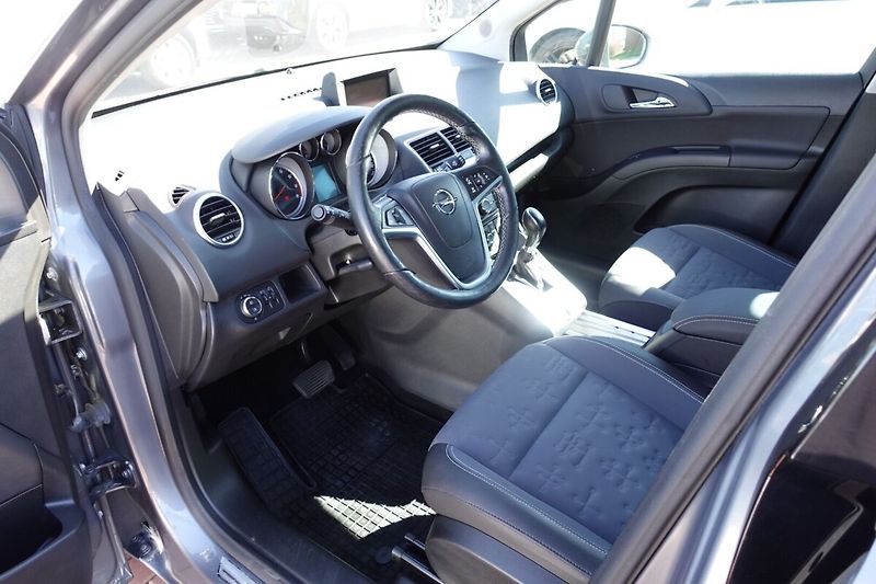 Opel Meriva 1,4T 103kW Automat - fotka 10 z 27