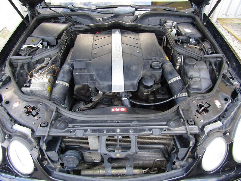 Mercedes-Benz Třídy E (2005) E 320 165kW AUTOMAT BEZ MĚCHŮ - fotka 35 z 35