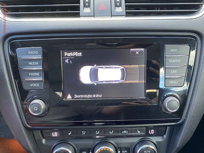Škoda Octavia (2014) 2.0 TDI, DSG, navi, bixen - fotka 17 z 17