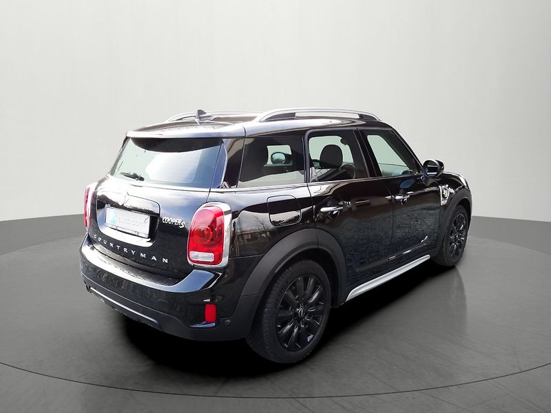 Mini Countryman Cooper 1.5 SE ALL4 A/T Hybrid - fotka 4 z 35