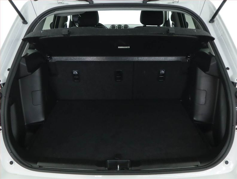 Suzuki Vitara (2018) 1.0 BoosterJet, Automat - fotka 14 z 16