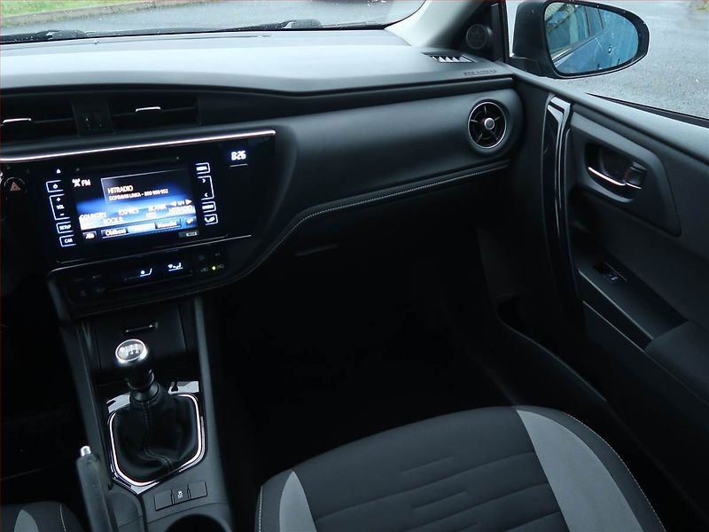 Toyota Auris (2018) 1.6 Valvematic, Serv.kniha - fotka 8 z 15