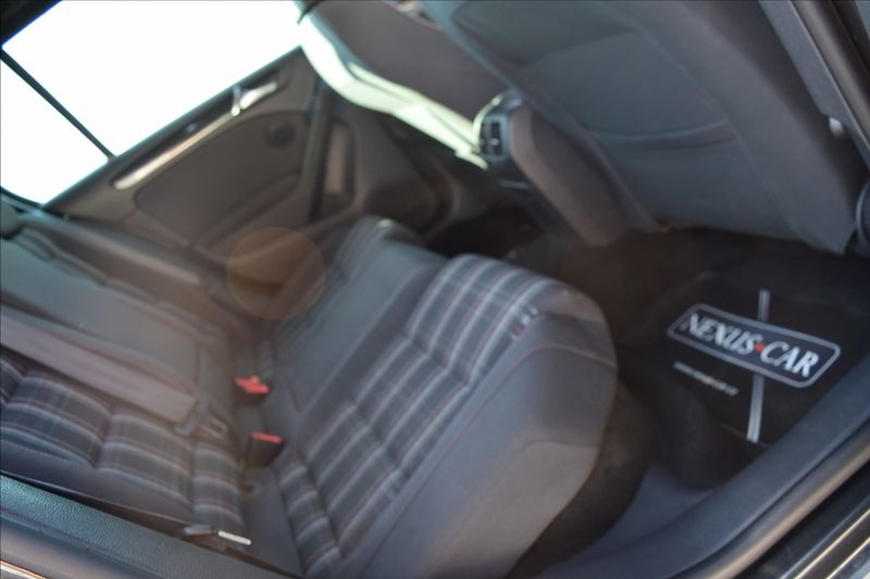 Volkswagen Golf 2,0 GTI 155KW PO SERVISE DSG - fotka 43 z 45
