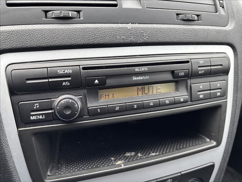 Škoda Octavia 1,9 TDI 77kW Ambiente - fotka 26 z 30