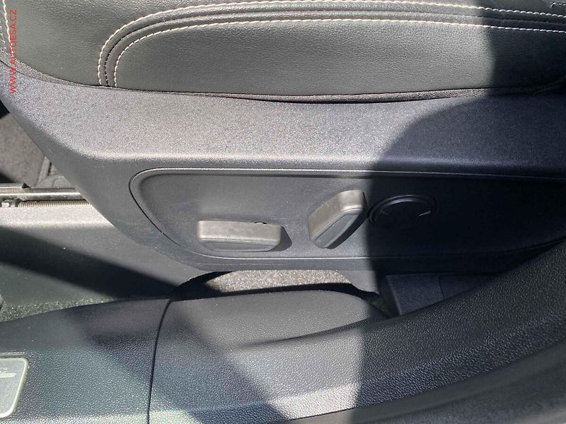 Ford Kuga (2021) 2.0 TDCi, Vignale, LED, navi - fotka 14 z 18