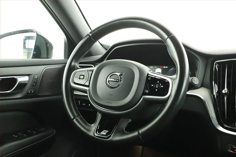 Volvo V60 (2020) R-Design T8 Twing Engine - fotka 8 z 17
