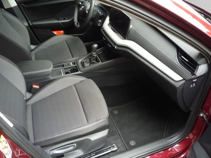 Škoda Octavia (2024) 1,5TSi 110kW Selction - fotka 10 z 20