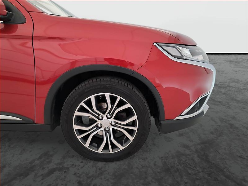Mitsubishi Outlander (2016) 2.2 DI-D, 4X4, Automat - fotka 15 z 21