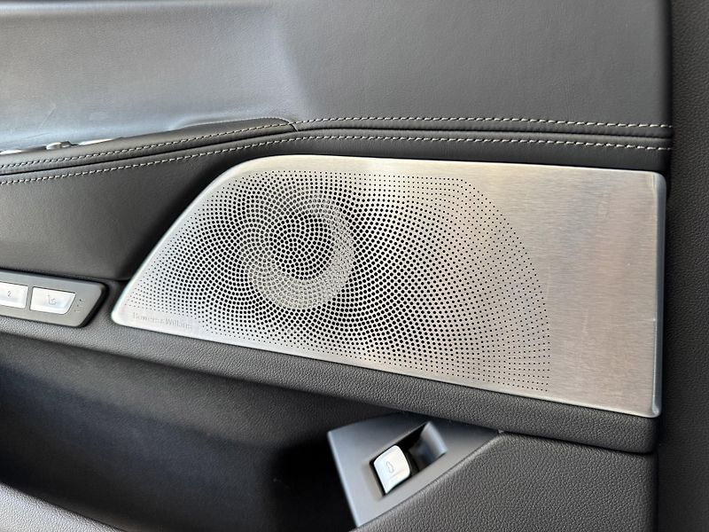 BMW Řada 7 M760 Li xDrive*Nový Motor*DPH - fotka 33 z 48