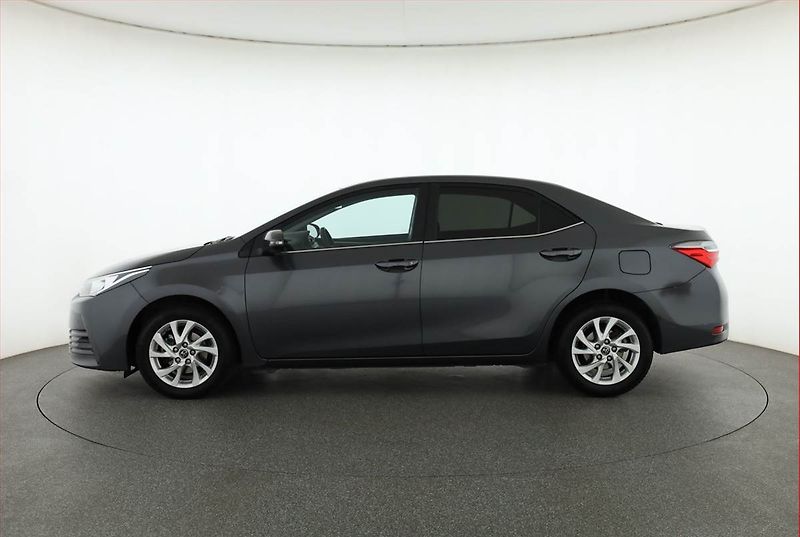 Toyota Corolla (2018) 1.6 Valvematic, Serv.kniha - fotka 3 z 17