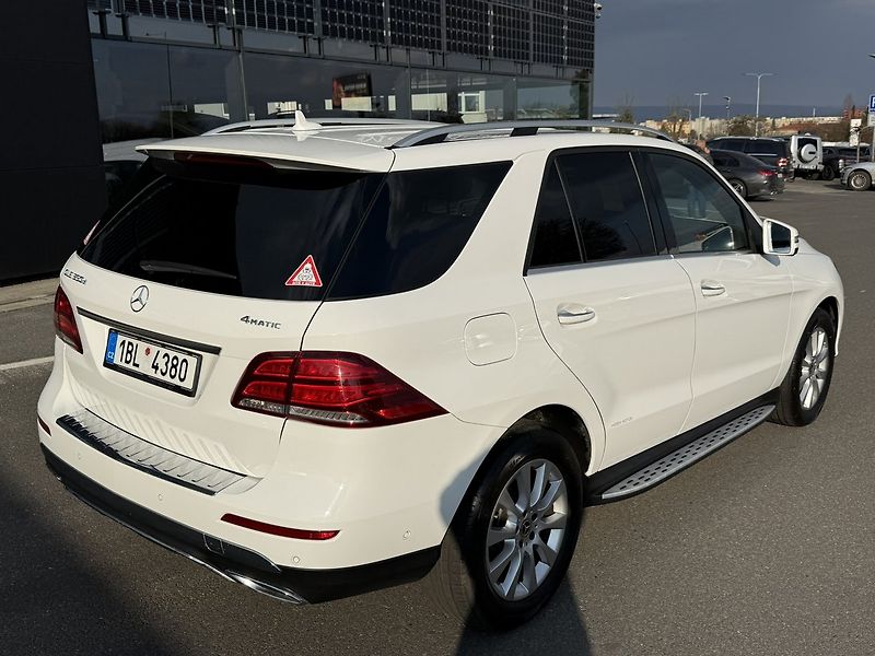 Mercedes-Benz GLE (2017) 350 d 4MATIC SUV - fotka 48 z 48
