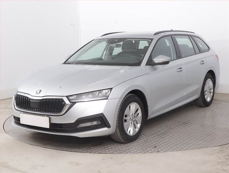 Škoda Octavia (2023) Ambition 2.0 TDI - fotka 2 z 16