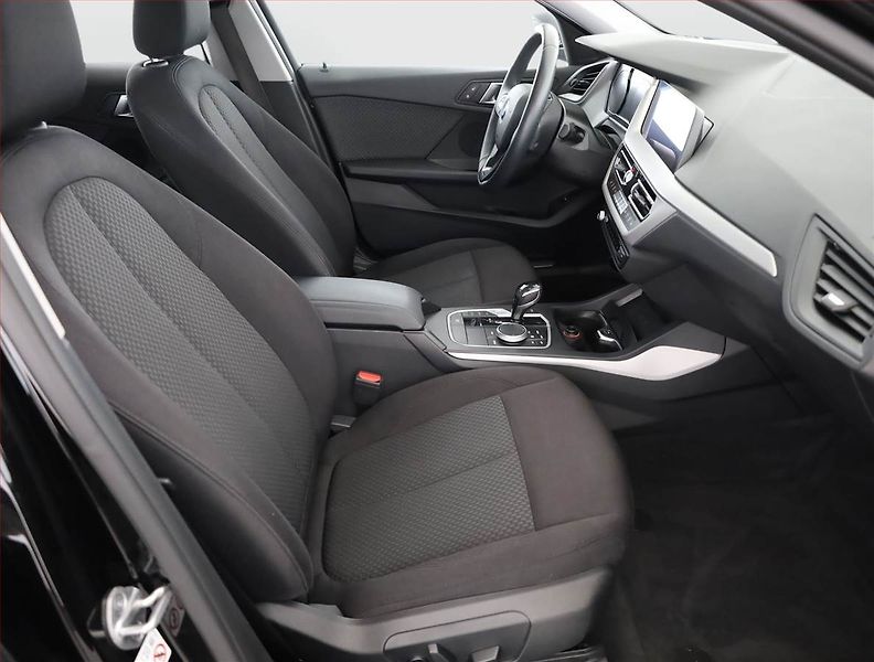 BMW Řada 1 (2020) Advantage 118i, Automat - fotka 7 z 17