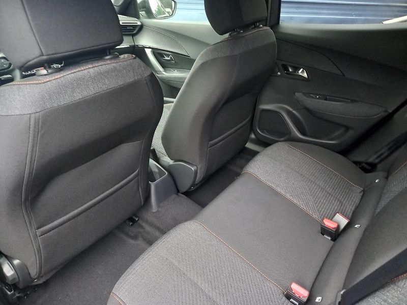 Peugeot 2008 (2026) BUSINESS Hybrid 110 e-DCS6  - fotka 12 z 14