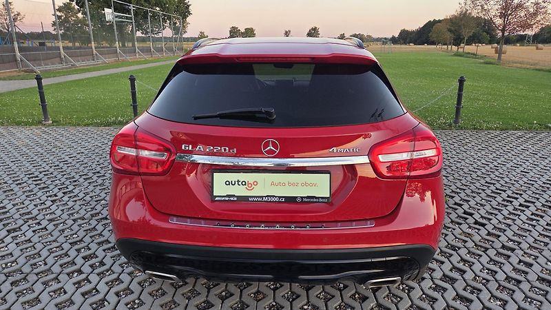 Mercedes-Benz GLA (2015)  220d 7G-DCT 4MATIC AMG Styl - fotka 7 z 31
