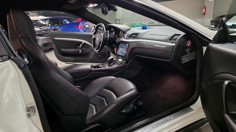 Maserati GranTurismo (2019) 4.7S AT 2020 LAST EDIT CARBON - fotka 12 z 21