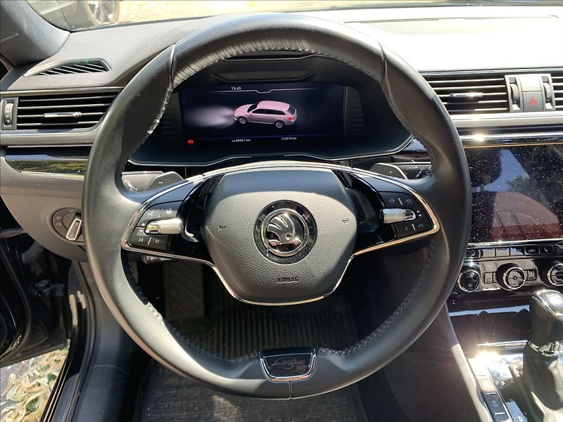 Škoda Superb 1,4 TSI iV - fotka 9 z 24