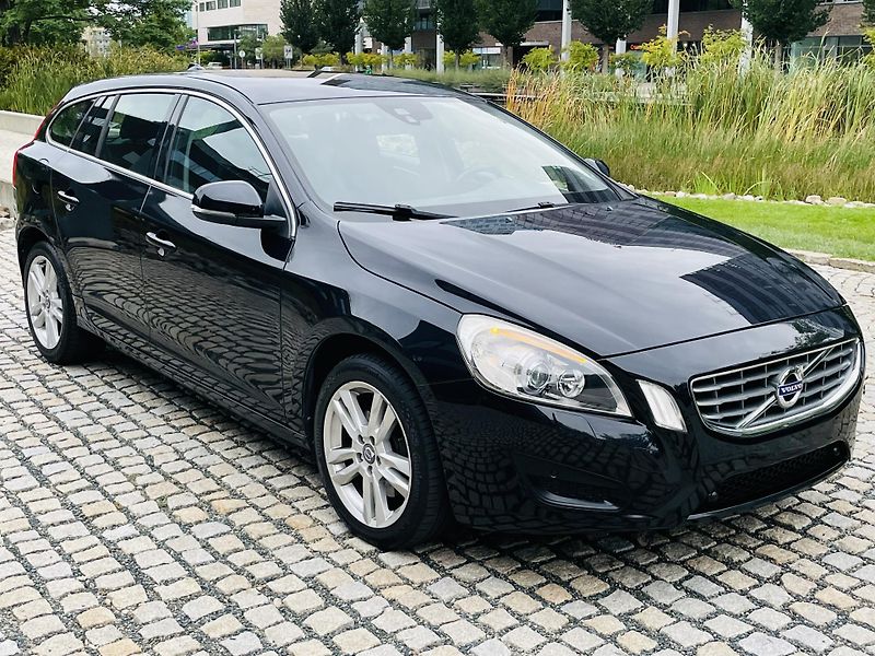 Volvo V60 2.4D5 MANUÁL TAŽNÉ SERVISKA - fotka 9 z 41