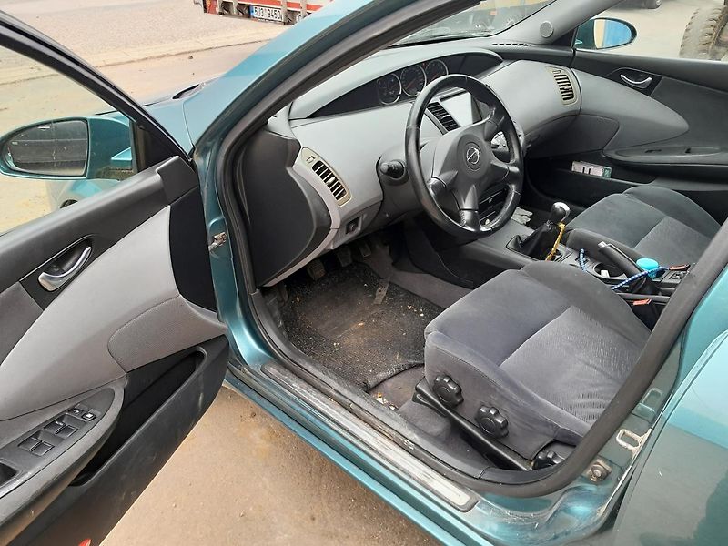 Nissan Primera P12 Combi 1.8 85Kw ND - fotka 6 z 10