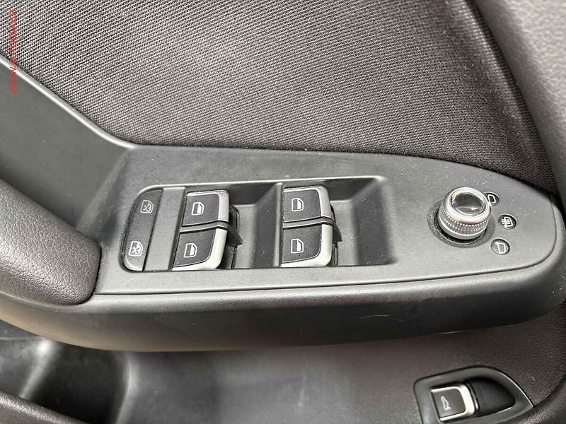Audi A4 (2014) 2.0 TDi, AC, bixen - fotka 12 z 16