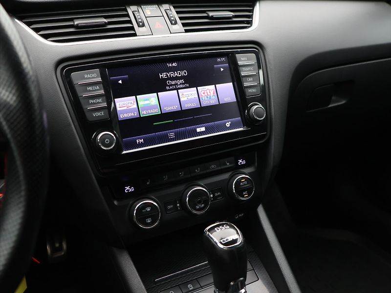 Škoda Octavia 2,0 TDI RS 135kW DSG CZ - fotka 18 z 29