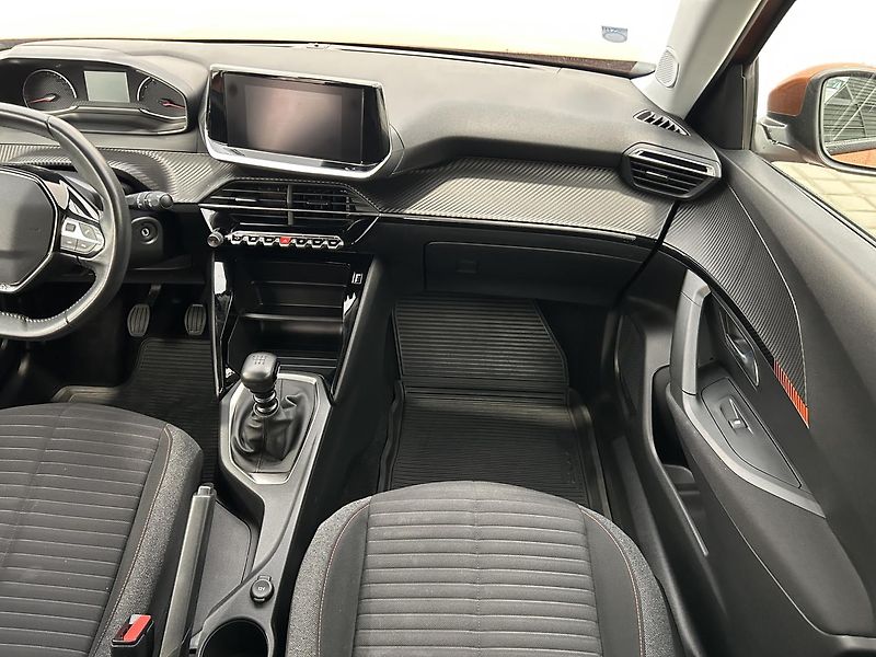 Peugeot 2008 1.2 PureTech Active - fotka 18 z 27