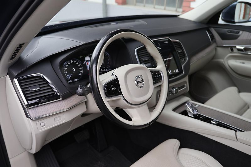 Volvo XC90 (2022) Inscription, B5 AWD - fotka 12 z 26