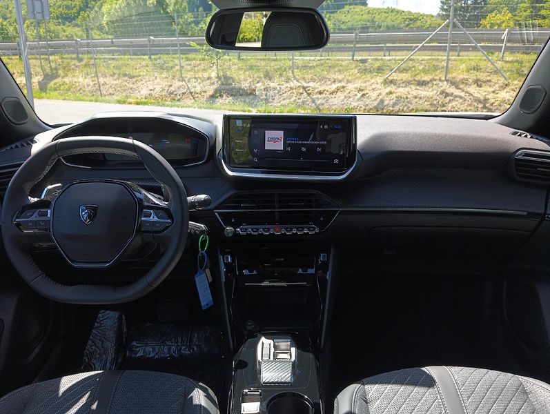 Peugeot 2008 (2026) ALLURE Hybrid 145 e-DCS6 - fotka 11 z 21