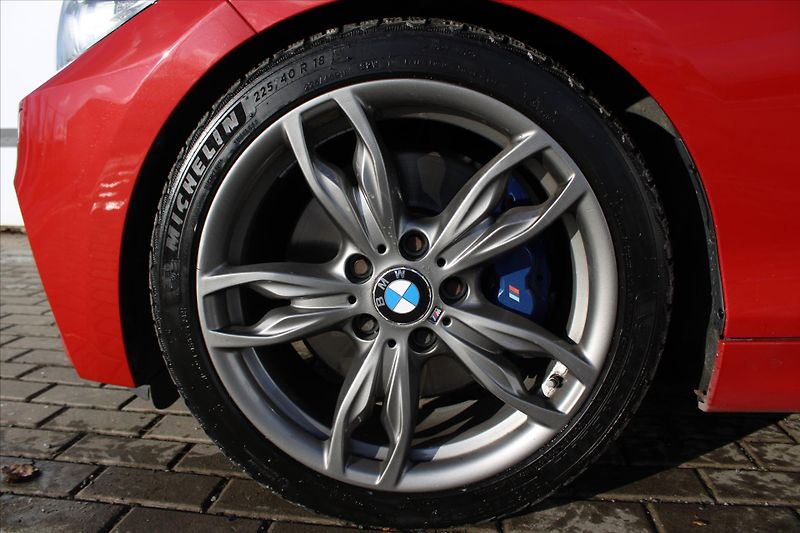 BMW Řada 2 M235i xDrive 240kW NAVI ČR - fotka 9 z 24
