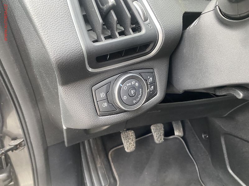 Ford B-MAX (2017) 1.0 EB, Titanium, panor - fotka 14 z 15