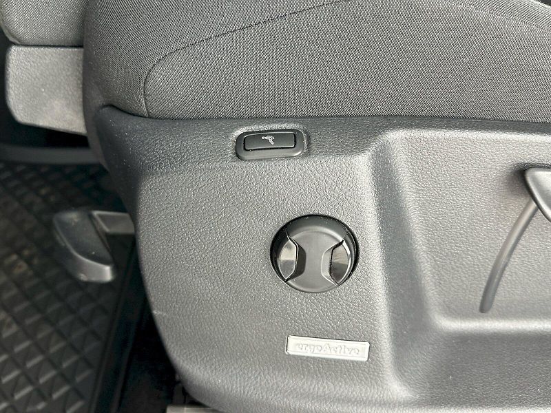 Volkswagen Touran (2023) Comfortline 1.5 TSI 110kW - fotka 28 z 32