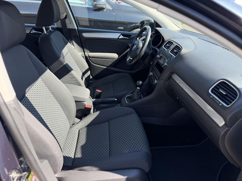 Volkswagen Golf 1.4 16V, 59kw, manuál  - fotka 11 z 13