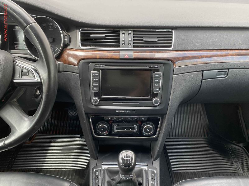 Škoda Superb (2015) 1.6 TDi, Elegance, kůže - fotka 12 z 17