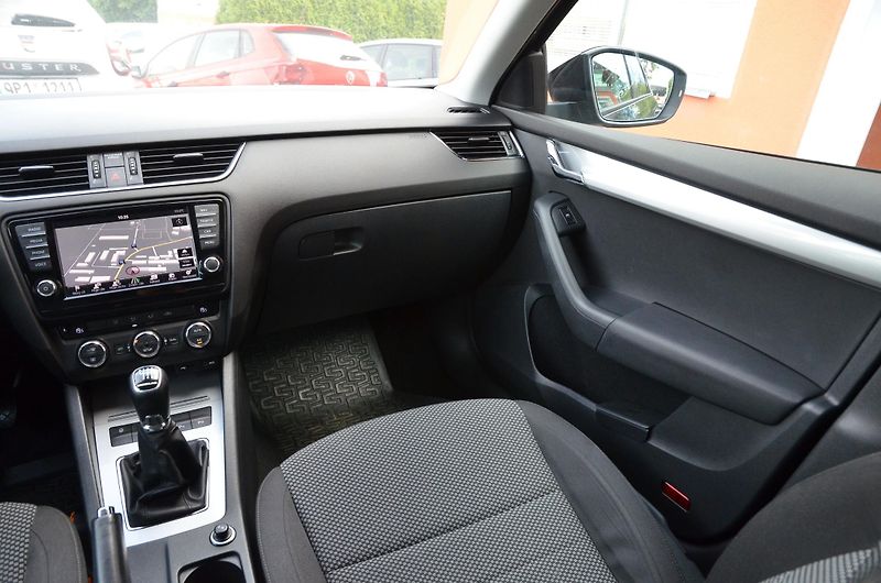 Škoda Octavia (2014) 1.6 TDi 81kW AMB XENON TAŽNÉ - fotka 20 z 36