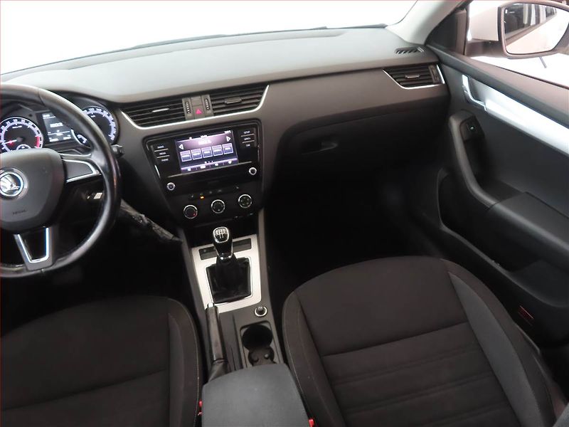 Škoda Octavia (2013) Elegance 1.6 TDI, Xenony - fotka 8 z 13
