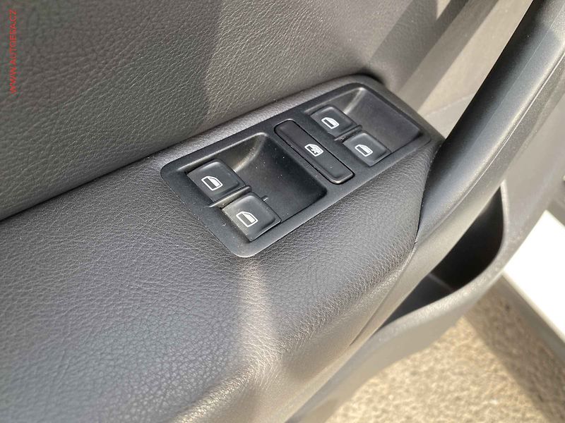 Volkswagen Polo (2015) 1.8 TSi, GTi, DSG, LED, navi - fotka 13 z 18