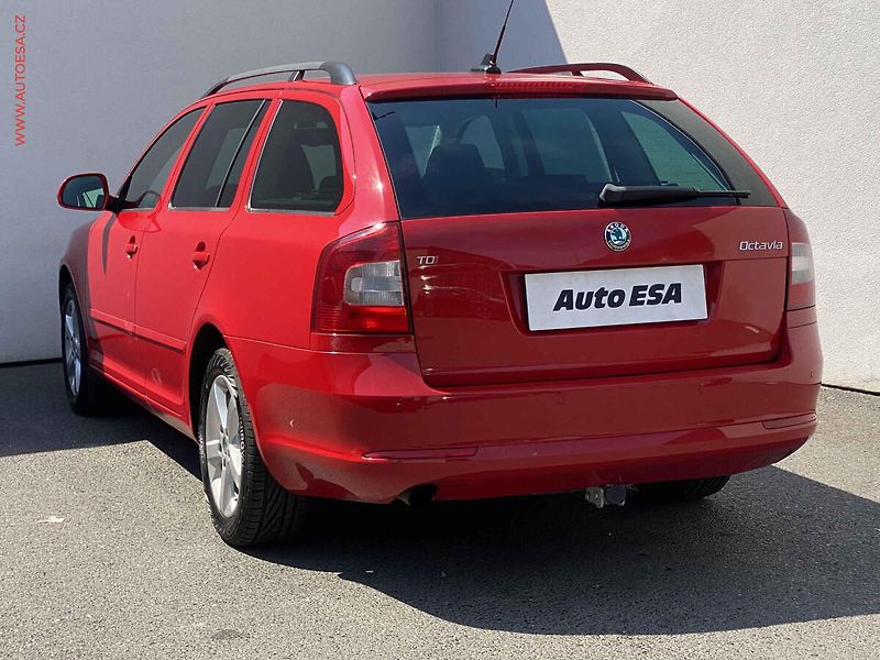 Škoda Octavia (2013) 2.0TDi, DSG, xenon - fotka 6 z 19